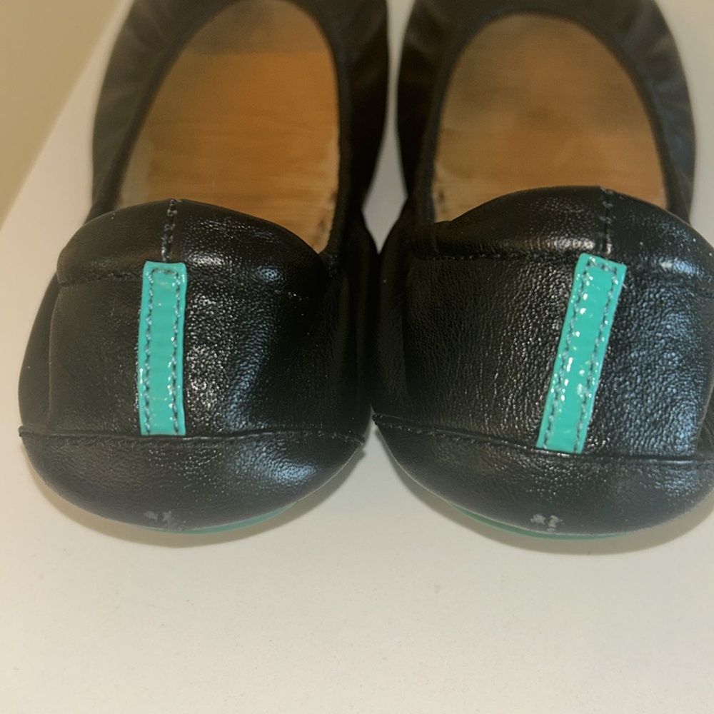 TIEKS! Size 7 Black Matte Ballet Flats with Tote Bag - Picture 4 of 6